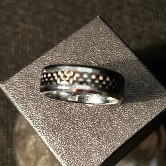 NEW! 8MM Men's Tungsten Carbide Ring Band W/ Carbon Fiber Inlay size 12 - Picture 2 of 3